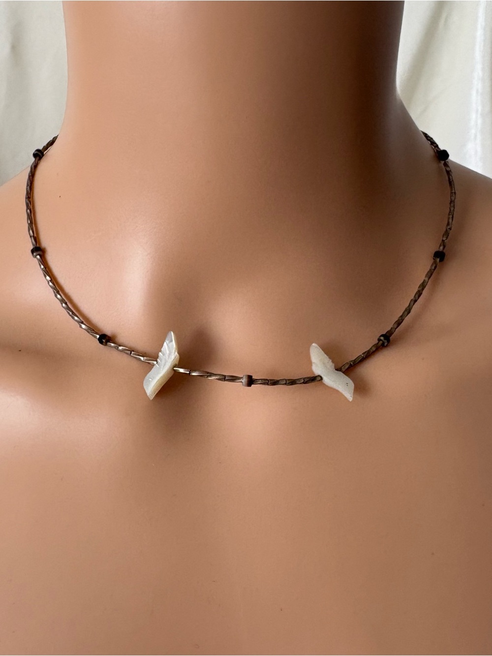 Vintage 70s delicate bird sparrow shell necklace choker metal